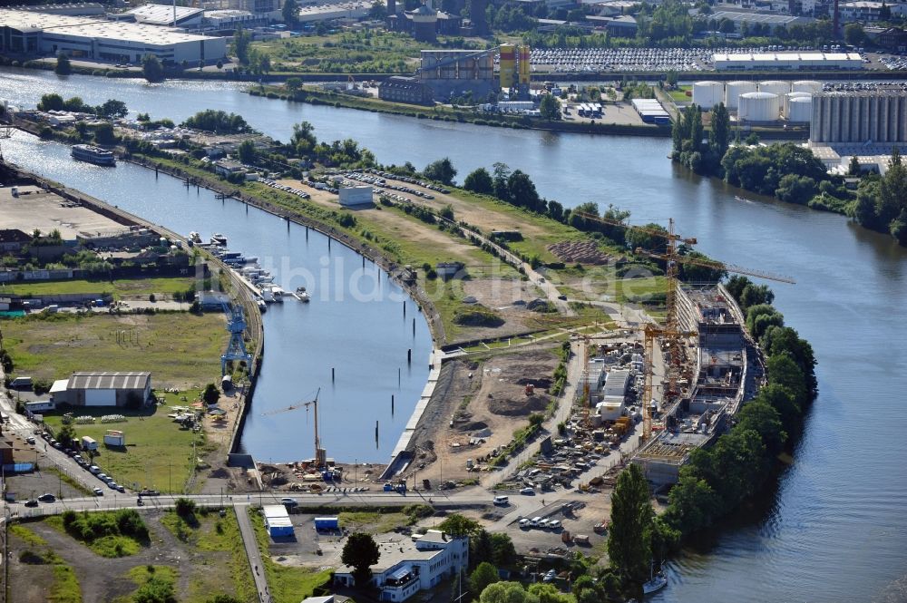 Offenbach von oben - Baustelle auf der Maininsel in Offenbach im Bundesland Hessen