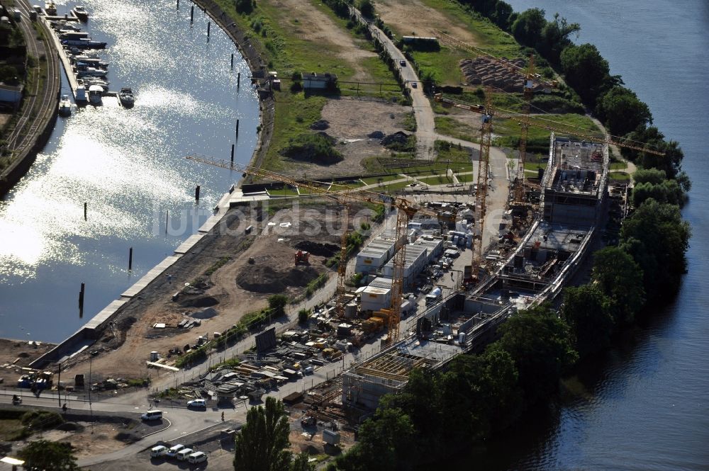 Offenbach aus der Vogelperspektive: Baustelle auf der Maininsel in Offenbach im Bundesland Hessen