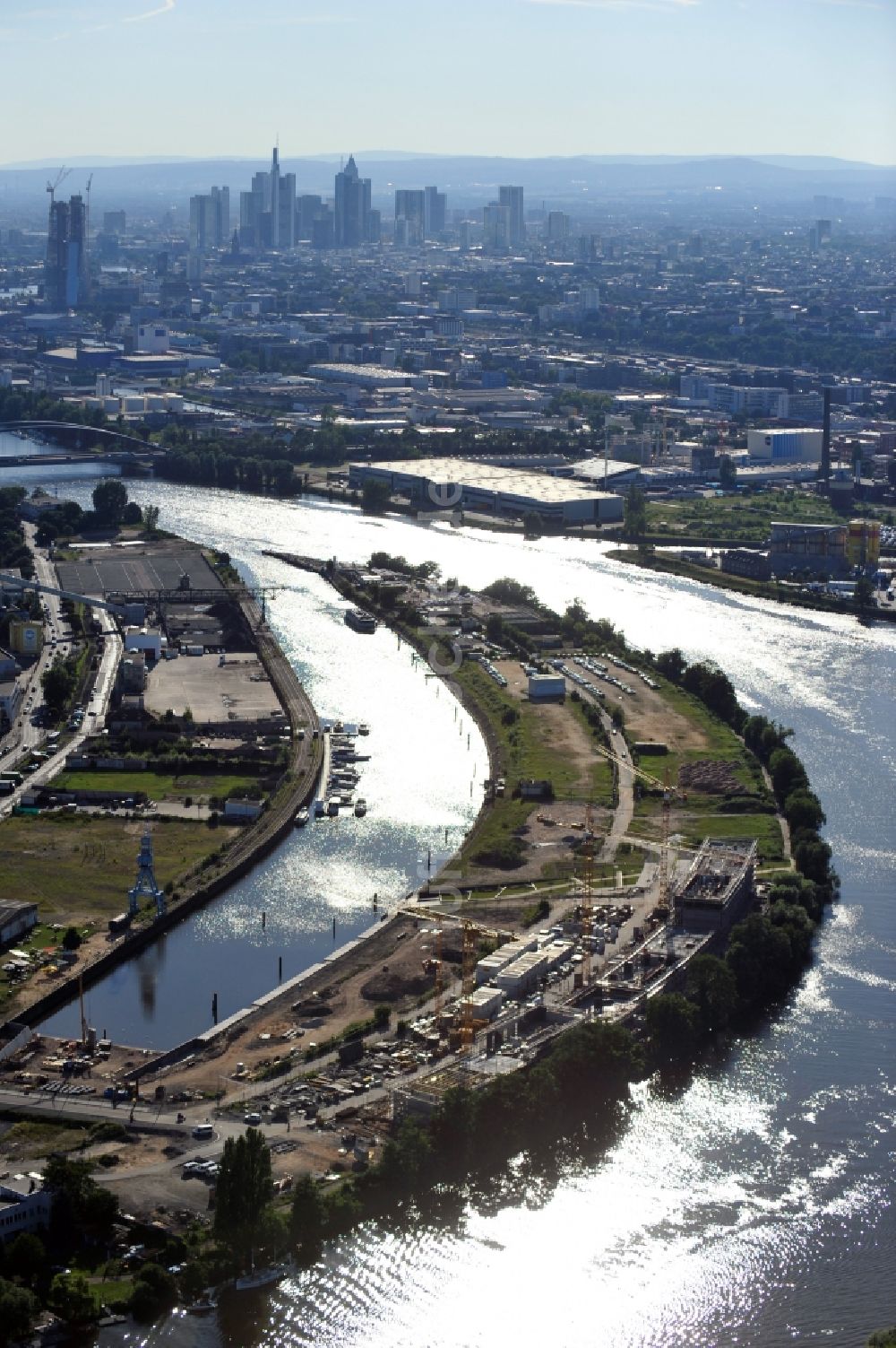 Luftaufnahme Offenbach - Baustelle auf der Maininsel in Offenbach im Bundesland Hessen