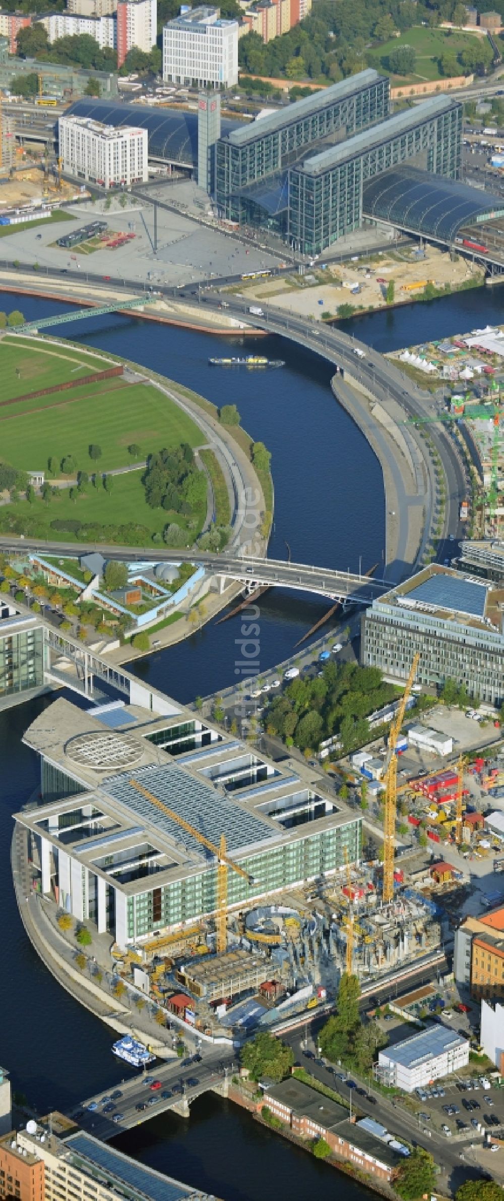 Berlin aus der Vogelperspektive: Baustelle vor dem Marie-Elisabeth-Lüders-Haus im Berliner Regierungsviertel im Bundesland Berlin