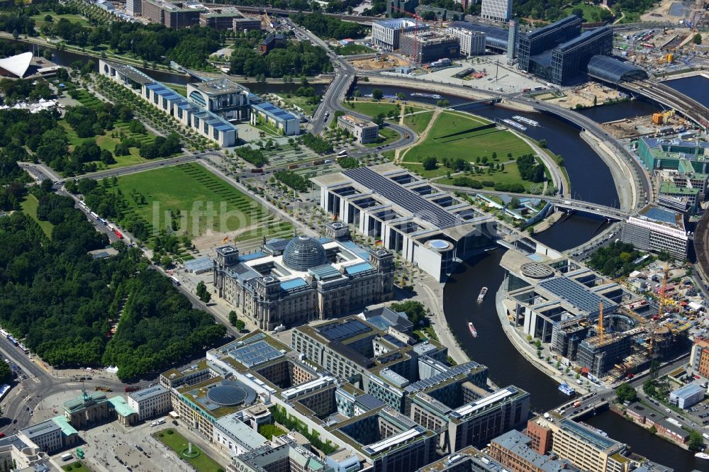 Berlin aus der Vogelperspektive: Baustelle vor dem Marie-Elisabeth-Lüders-Haus im Berliner Regierungsviertel im Bundesland Berlin