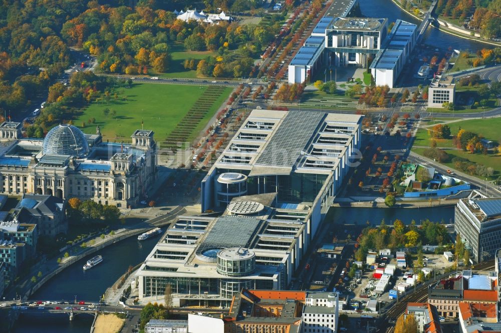 Berlin aus der Vogelperspektive: Baustelle vor dem Marie-Elisabeth-Lüders-Haus im Berliner Regierungsviertel in Berlin