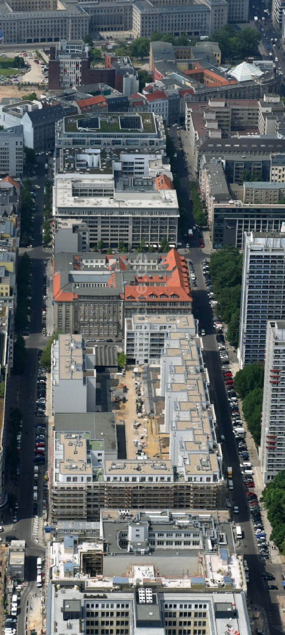 Berlin aus der Vogelperspektive: Baustelle Markgrafenkarree in der Krausenstraße-Jerusalemer Straße in Berlin