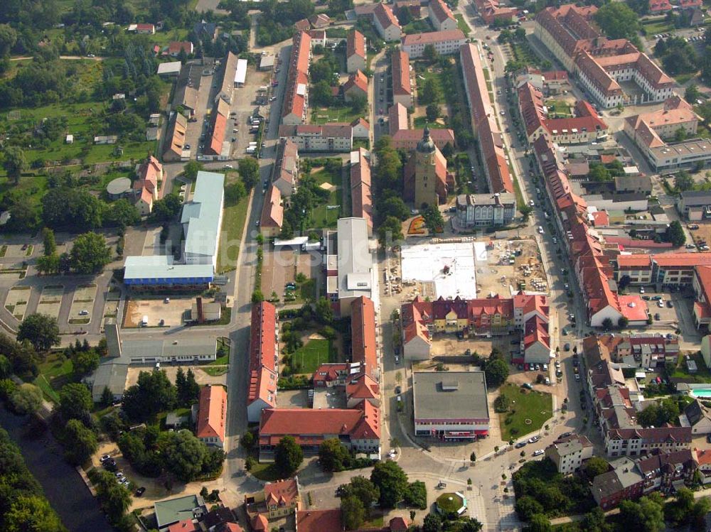 Lübben (Brandenburg) von oben - Baustelle am Marktplatz in Lübben