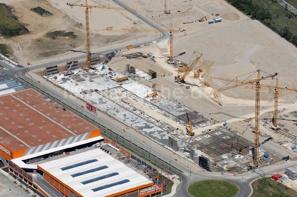 München aus der Vogelperspektive: Baustelle des Möbelhauses Höffner an der Hans-Steinkohl-Strasse im Südwesten Münchens