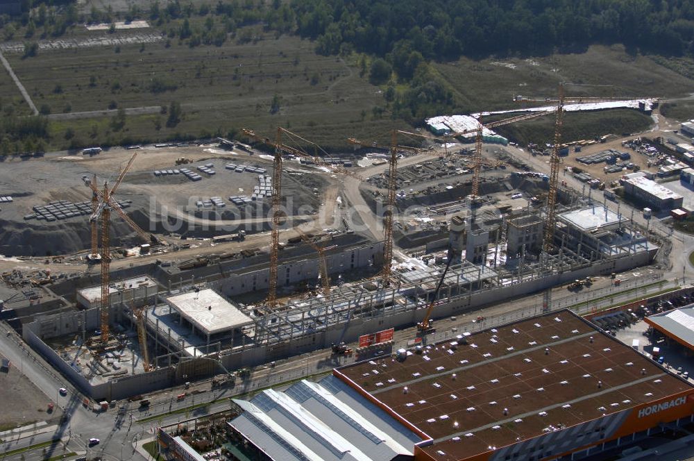 MÜNCHEN aus der Vogelperspektive: Baustelle des Möbelhauses Höffner an der Hans-Steinkohl-Strasse im Südwesten Münchens