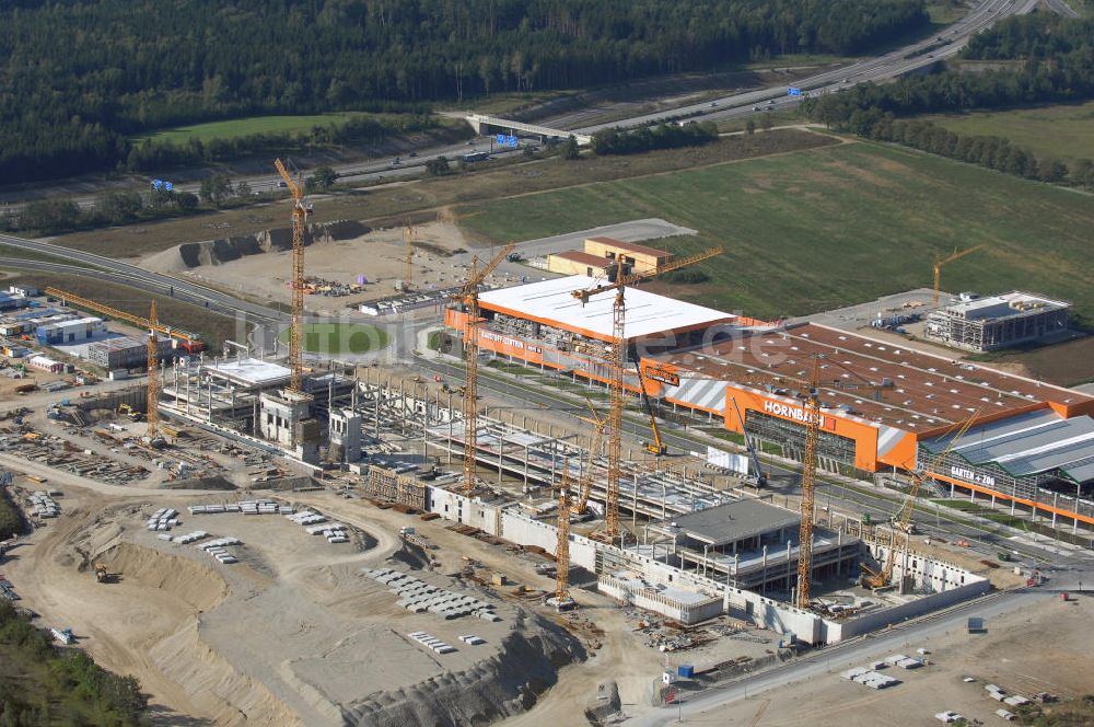 MÜNCHEN von oben - Baustelle des Möbelhauses Höffner an der Hans-Steinkohl-Strasse im Südwesten Münchens