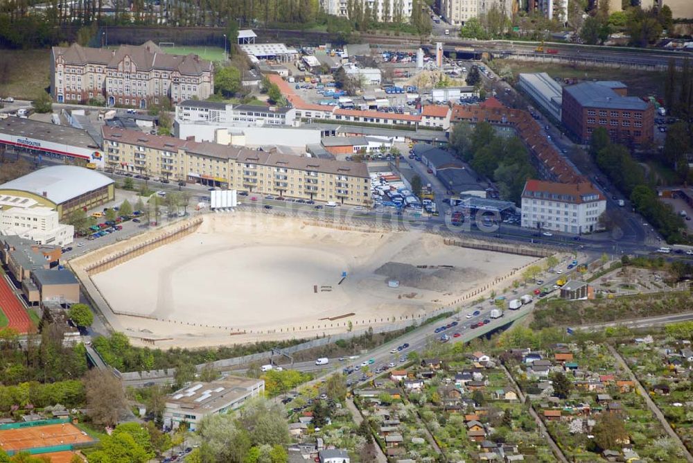 Berlin von oben - Baustelle des Möbelhauses Höffner am Sachsendamm