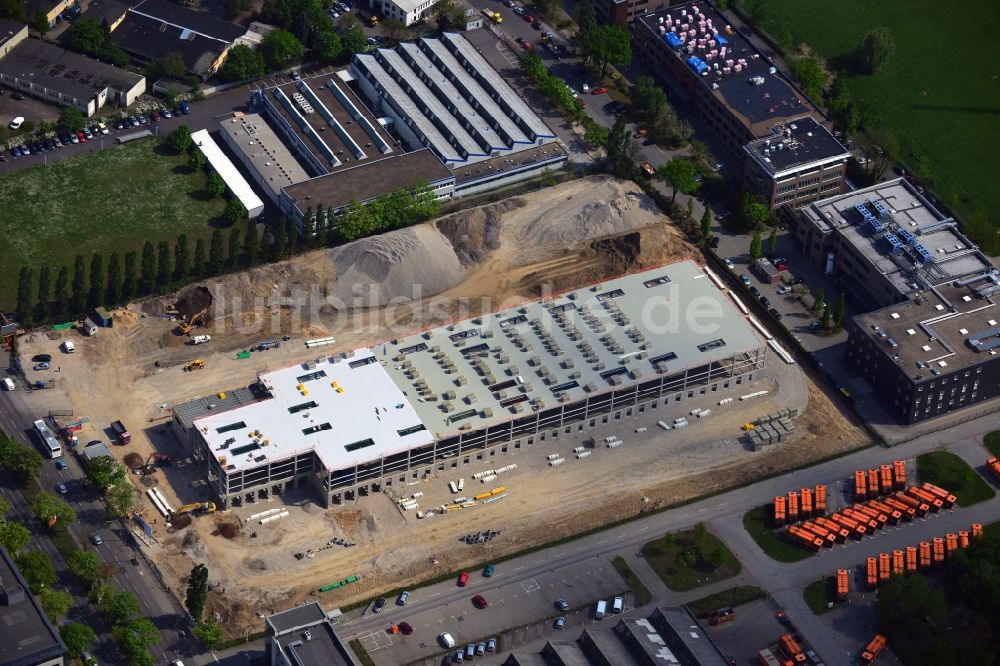 Luftbild Berlin - Baustelle einer mechanisierten Zustellbasis der DHL in der Gradestraße von Berlin - Mariendorf