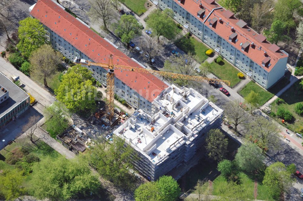 Luftaufnahme Berlin - Baustelle Mehrfamilienhaus an der Robert-Uhrig-Straße in Berlin Lichtenberg