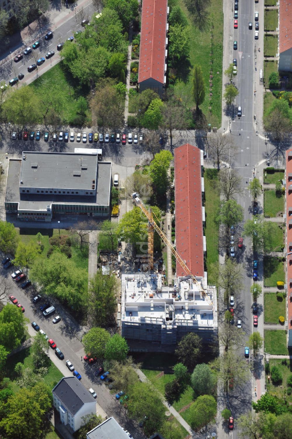 Luftbild Berlin - Baustelle Mehrfamilienhaus an der Robert-Uhrig-Straße in Berlin Lichtenberg