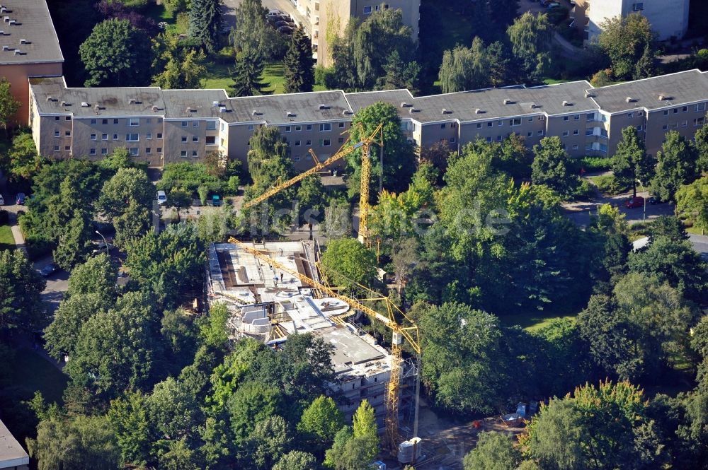 Berlin von oben - Baustelle eines Mehrfamilienhauses am Kamenzer Damm im Bezirk Lankwitz in Berlin