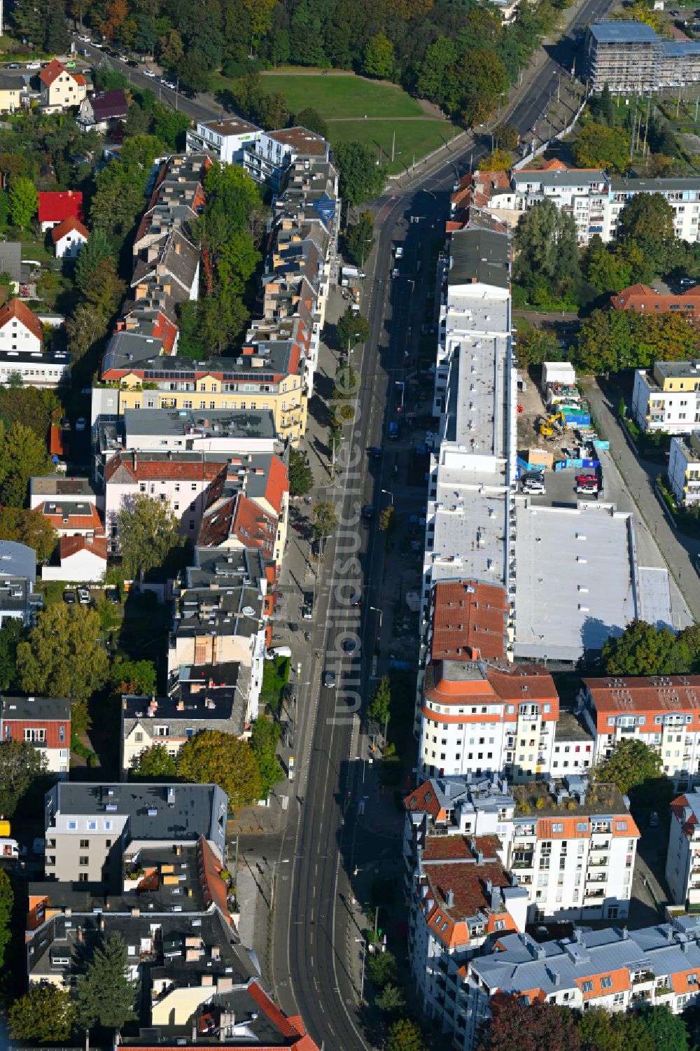 Luftbild Berlin - Baustelle Mehrfamilienhaussiedlung Dietzgenstraße mit Aldi Supermarkt im Ortsteil Niederschönhausen in Berlin, Deutschland