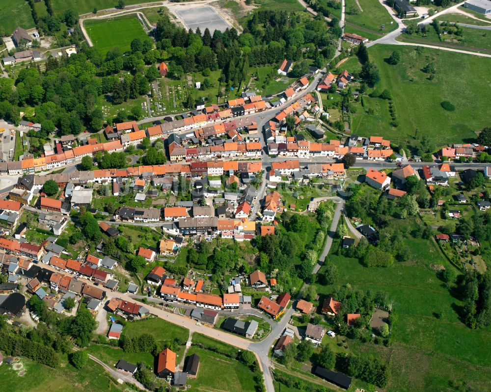 Benneckenstein (Harz) von oben - Baustelle Mischbebauung eines Wohngebiets mit Mehrfamilienhäusern und Einfamilienhäusern in Benneckenstein (Harz) im Bundesland Sachsen-Anhalt, Deutschland