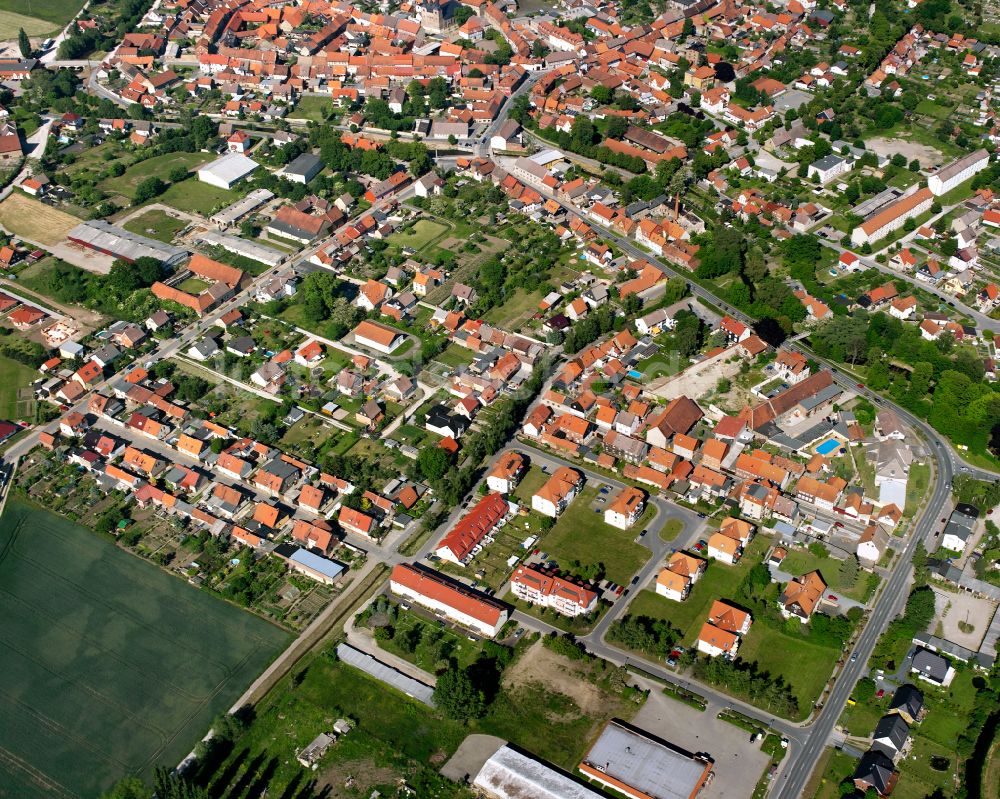 Derenburg von oben - Baustelle Mischbebauung eines Wohngebiets mit Mehrfamilienhäusern und Einfamilienhäusern in Derenburg im Bundesland Sachsen-Anhalt, Deutschland