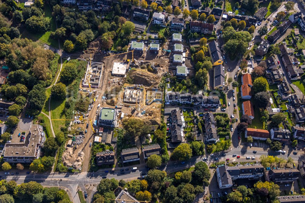 Luftaufnahme Essen - Baustelle Mischbebauung eines Wohngebiets mit Mehrfamilienhäusern und Einfamilienhäusern in Essen im Bundesland Nordrhein-Westfalen, Deutschland