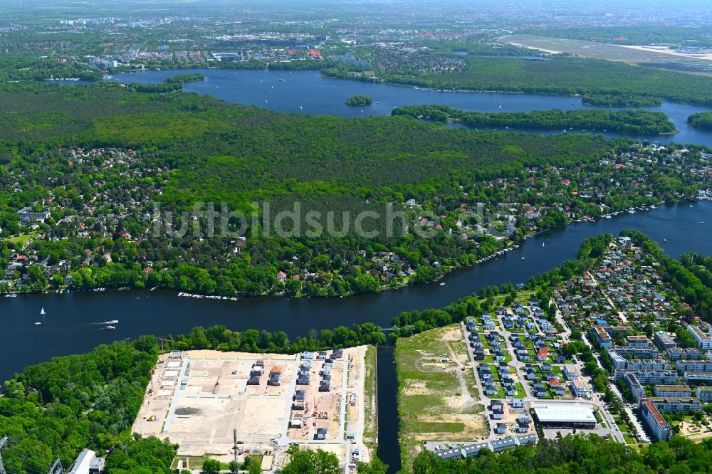 Luftaufnahme Berlin - Baustelle Mischbebauung eines Wohngebiets mit Mehrfamilienhäusern und Einfamilienhäusern Havelmarina Berlin an der Niederneuendorfer Allee - Papenberger Weg im Ortsteil Spandau Hakenfelde in Berlin, Deutschland