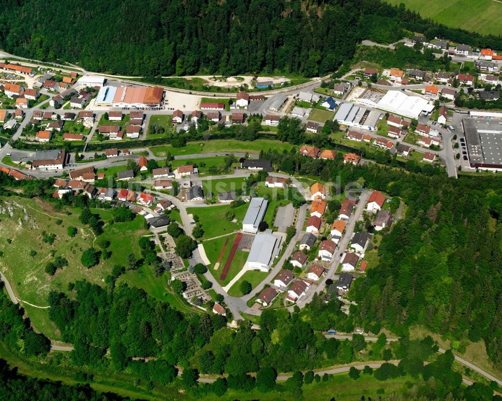 Luftaufnahme Hettingen - Baustelle Mischbebauung eines Wohngebiets mit Mehrfamilienhäusern und Einfamilienhäusern in Hettingen im Bundesland Baden-Württemberg, Deutschland