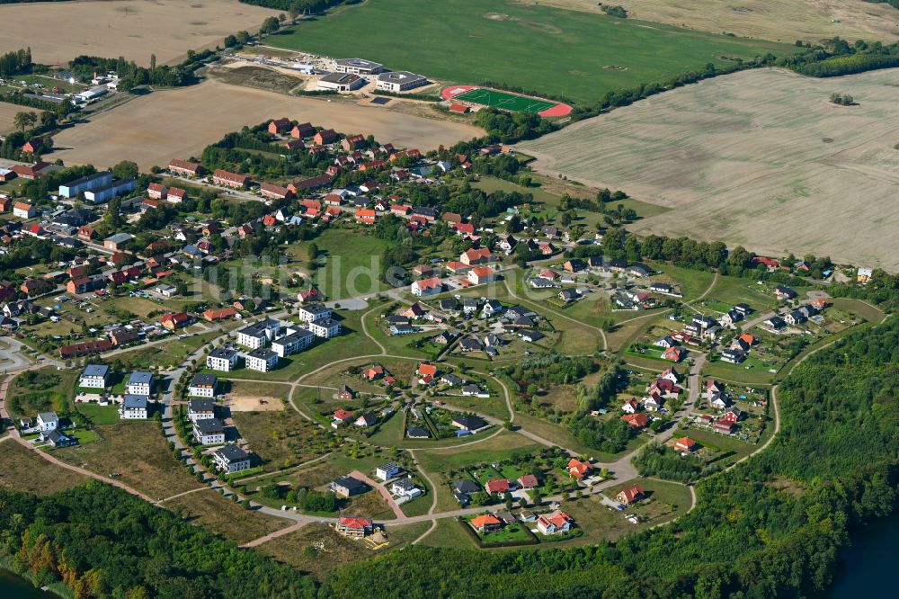 Luftbild Zarrentin am Schaalsee - Baustelle Mischbebauung eines Wohngebiets mit Mehrfamilienhäusern und Einfamilienhäusern Am Kirchsee in Zarrentin am Schaalsee im Bundesland Mecklenburg-Vorpommern, Deutschland