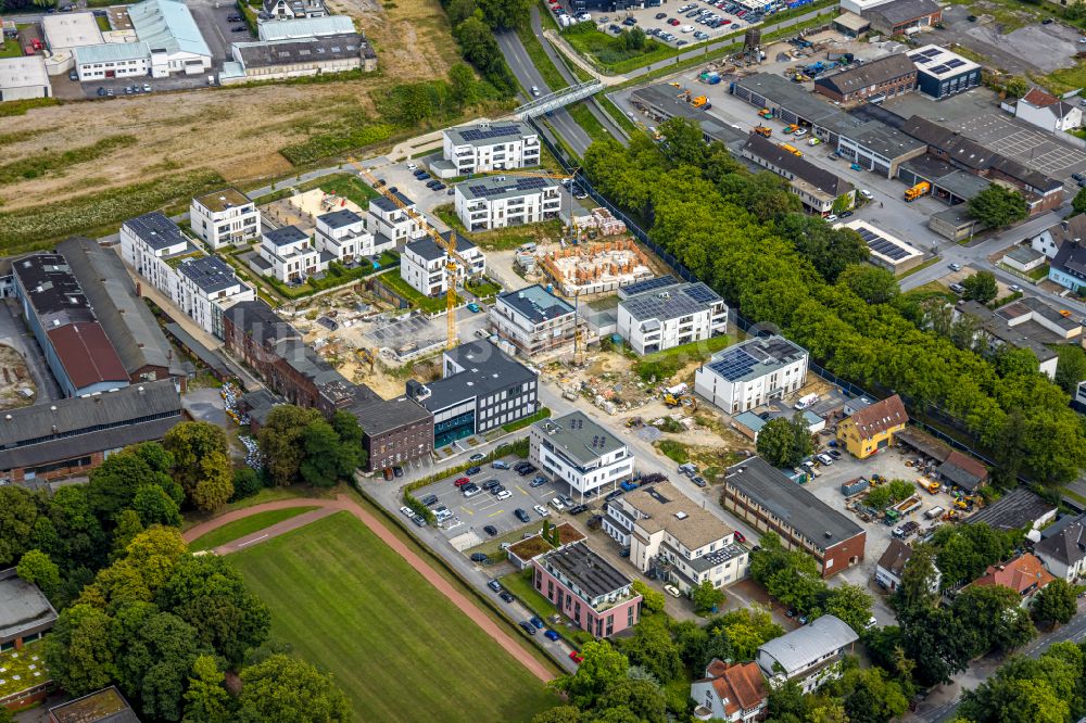 Soest von oben - Baustelle Mischbebauung eines Wohngebiets mit Mehrfamilienhäusern und Einfamilienhäusern Merkurhöfe in Soest im Bundesland Nordrhein-Westfalen, Deutschland