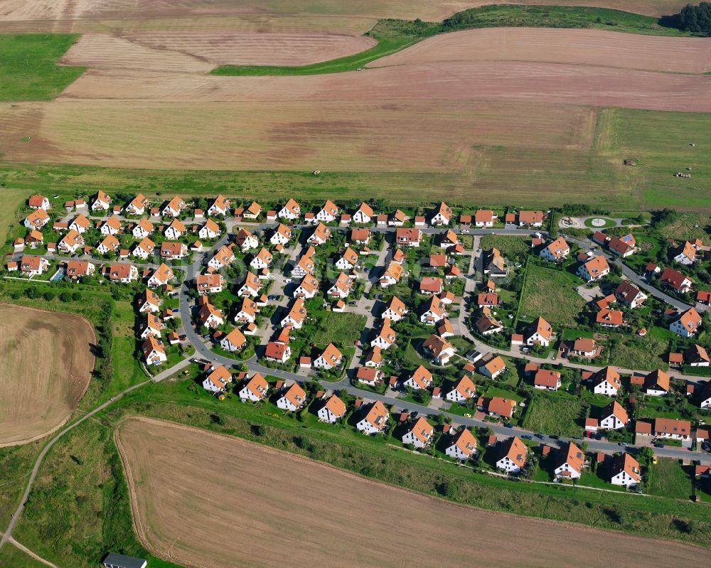 Mühlbach von oben - Baustelle Mischbebauung eines Wohngebiets mit Mehrfamilienhäusern und Einfamilienhäusern in Mühlbach im Bundesland Sachsen, Deutschland