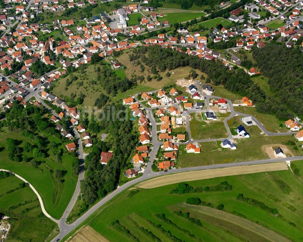 Neufra aus der Vogelperspektive: Baustelle Mischbebauung eines Wohngebiets mit Mehrfamilienhäusern und Einfamilienhäusern in Neufra im Bundesland Baden-Württemberg, Deutschland