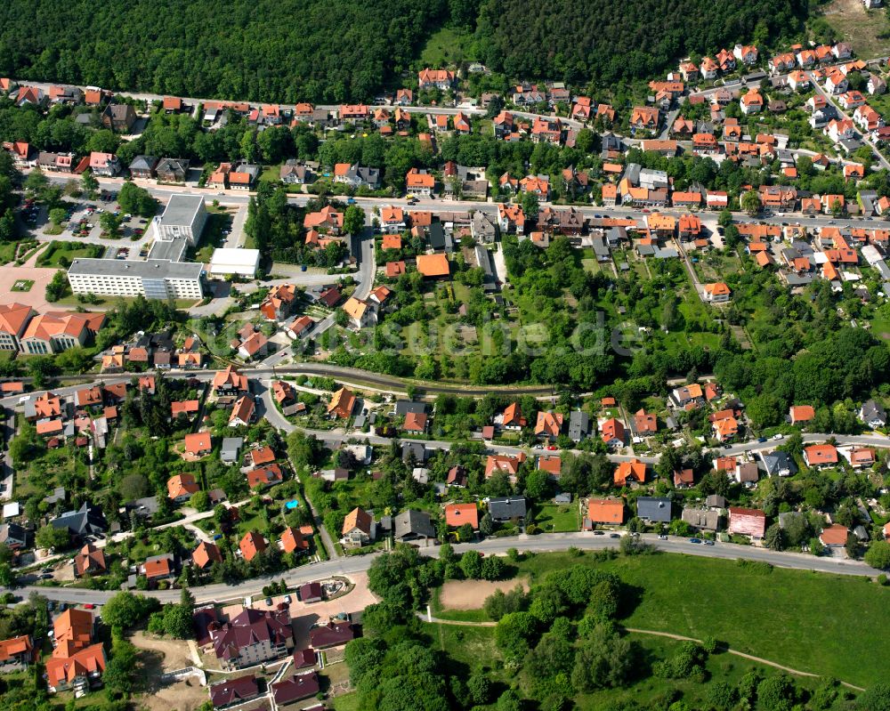 Wernigerode von oben - Baustelle Mischbebauung eines Wohngebiets mit Mehrfamilienhäusern und Einfamilienhäusern in Wernigerode im Bundesland Sachsen-Anhalt, Deutschland