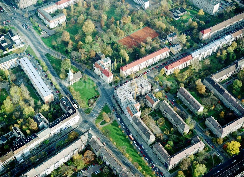 Berlin - Lichtenberg aus der Vogelperspektive: Baustelle an der Möllendorfstraße / Bornitzstraße zur Errichtung des Hauses am Löperplatz in Berlin - Lichtenberg.