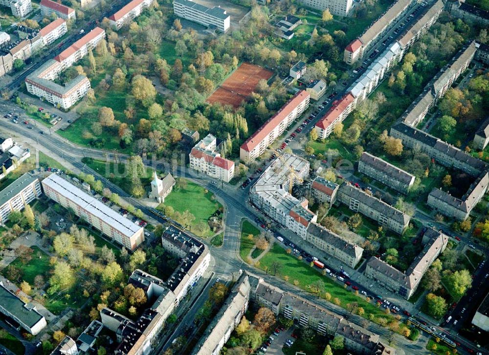 Luftaufnahme Berlin - Lichtenberg - Baustelle an der Möllendorfstraße / Bornitzstraße zur Errichtung des Hauses am Löperplatz in Berlin - Lichtenberg.