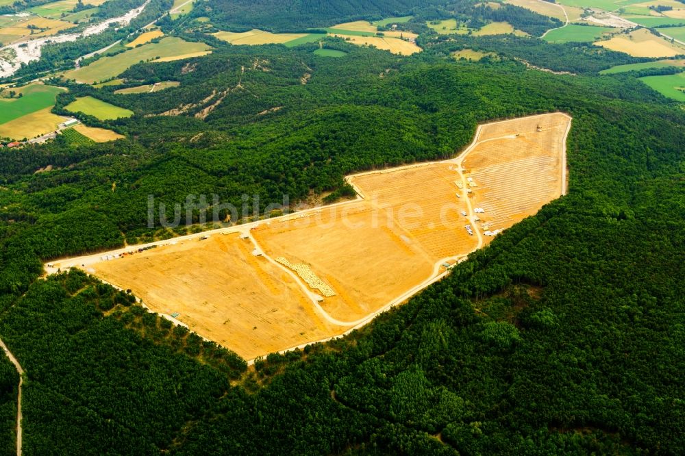 La Bâtie-Montsaléon aus der Vogelperspektive: Baustelle und Montage- Arbeiten für Solarpark bzw. Solarkraftwerk in La Bâtie-Montsaléon in Provence-Alpes-Cote d'Azur, Frankreich