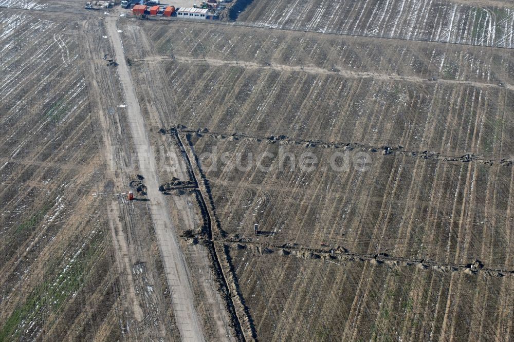 Willmersdorf von oben - Baustelle und Montage- Arbeiten für Solarpark bzw. Solarkraftwerk in Willmersdorf im Bundesland Brandenburg