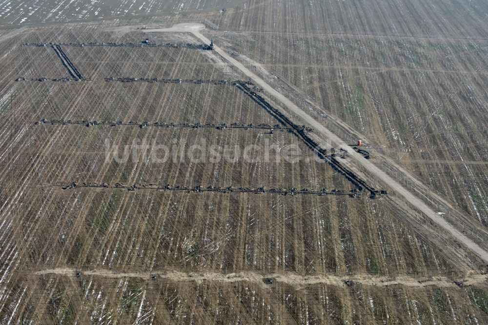 Luftbild Willmersdorf - Baustelle und Montage- Arbeiten für Solarpark bzw. Solarkraftwerk in Willmersdorf im Bundesland Brandenburg