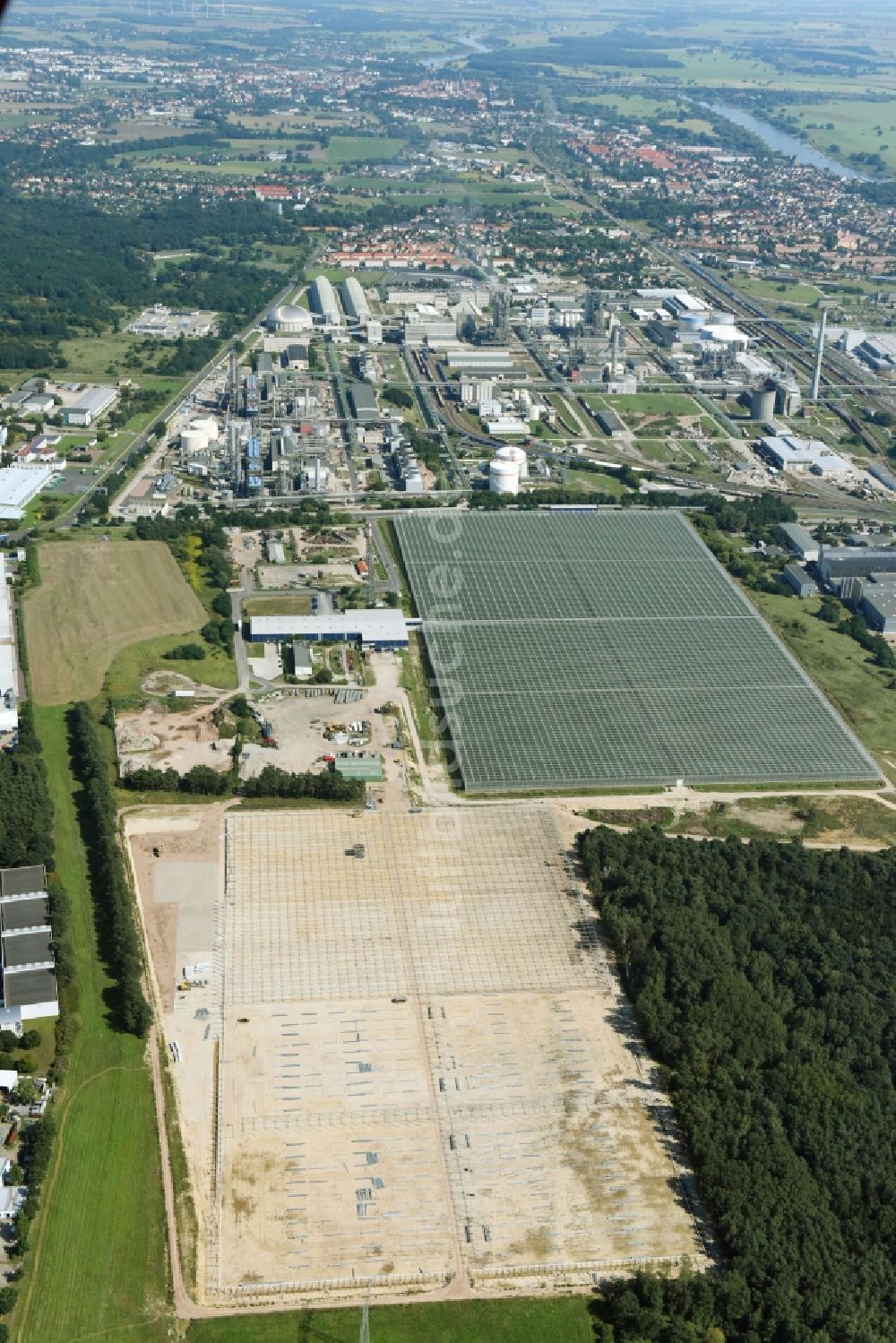 Luftbild Lutherstadt Wittenberg - Baustelle und Montage für Neubau- Gewächshaus- Reihen der Wittenberg Gemüse GmbH an der Hans-Heinrich-Franck-Straße in Lutherstadt Wittenberg im Bundesland Sachsen-Anhalt, Deutschland