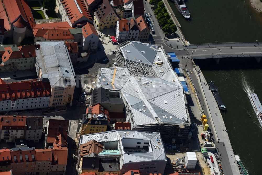 Regensburg aus der Vogelperspektive: Baustelle am Museums- Gebäude- Ensemble Museum der Bayerischen Geschichte in Regensburg im Bundesland Bayern, Deutschland