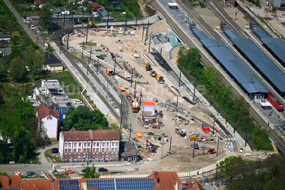 Luftbild Berlin - Baustelle für ein Nahverkehrs- und Tram- Straßenbahn- Depot der Städtischen Verkehrsbetriebe in Berlin, Deutschland