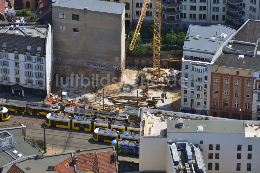 Berlin von oben - Baustelle neben dem Hotel Hakescher Markt in Berlin-Mitte