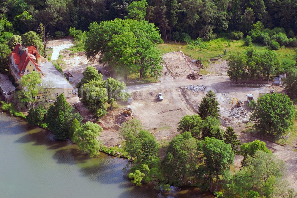 Luftbild Bad Saarow - Pieskow - Baustelle neben der Ruine vom Kurhaus Schloss Pieskow am Scharmützelsee