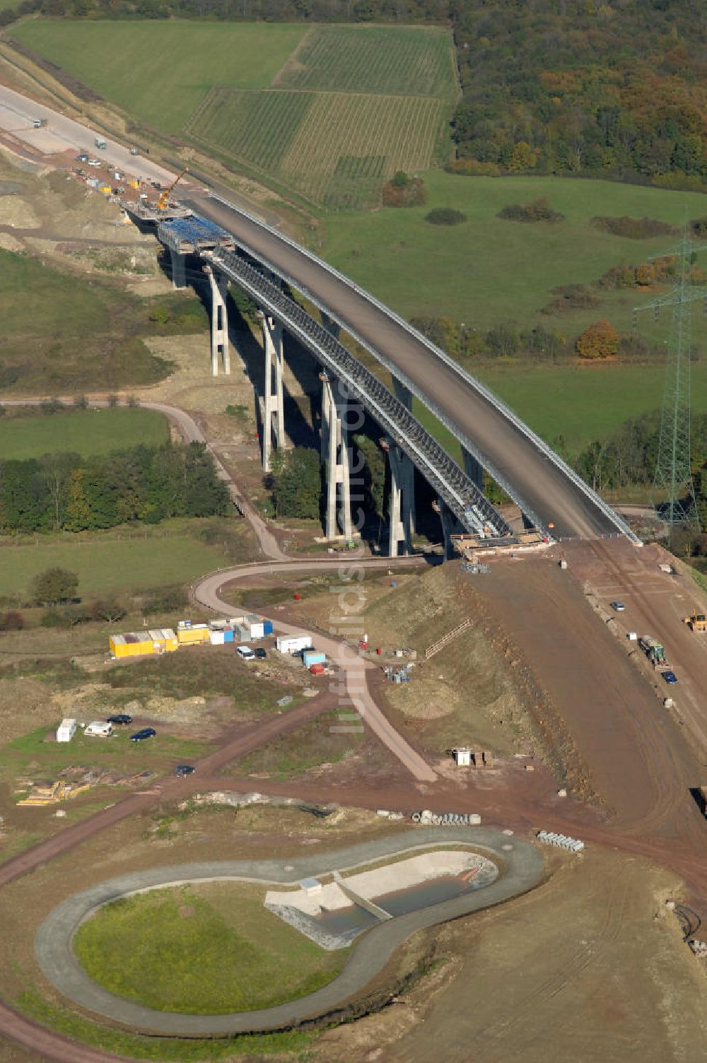 Ettenhausen aus der Vogelperspektive: Baustelle Nesseltalbrücke mit Regenrückhaltebecken bei Ettenhausen