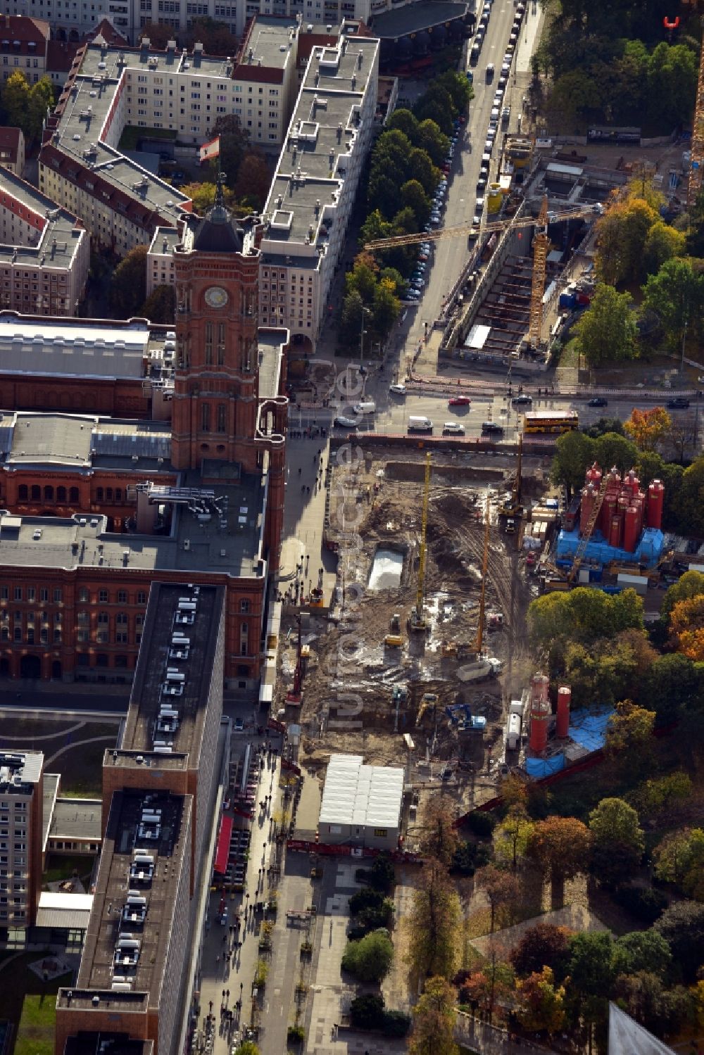 Berlin von oben - Baustelle Neubau Bahnhof Berliner Rathaus in Berlin-Mitte