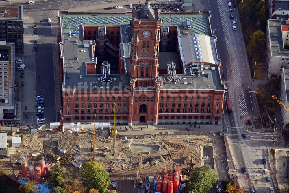 Berlin aus der Vogelperspektive: Baustelle Neubau Bahnhof Berliner Rathaus in Berlin-Mitte