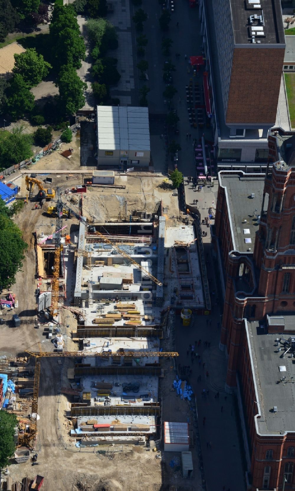 Luftbild Berlin Mitte - Baustelle Neubau U-Bahnhof - Tunnel am Bahnhof Berliner Rathaus in Berlin-Mitte