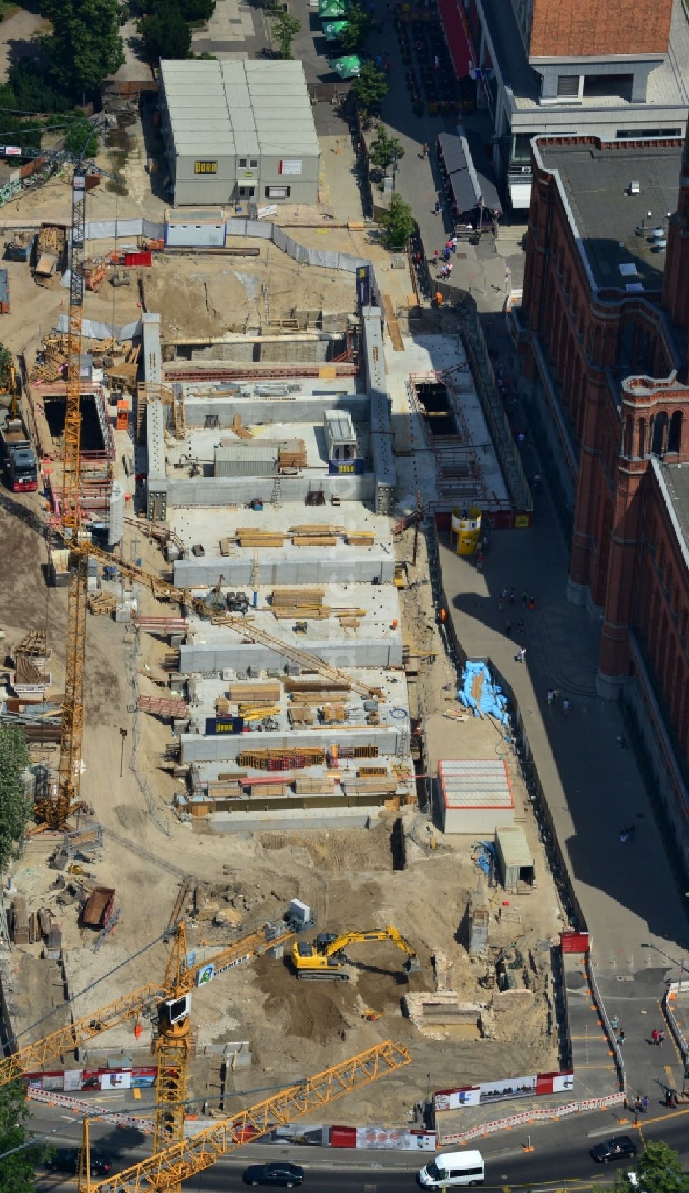 Luftaufnahme Berlin Mitte - Baustelle Neubau U-Bahnhof - Tunnel am Bahnhof Berliner Rathaus in Berlin-Mitte