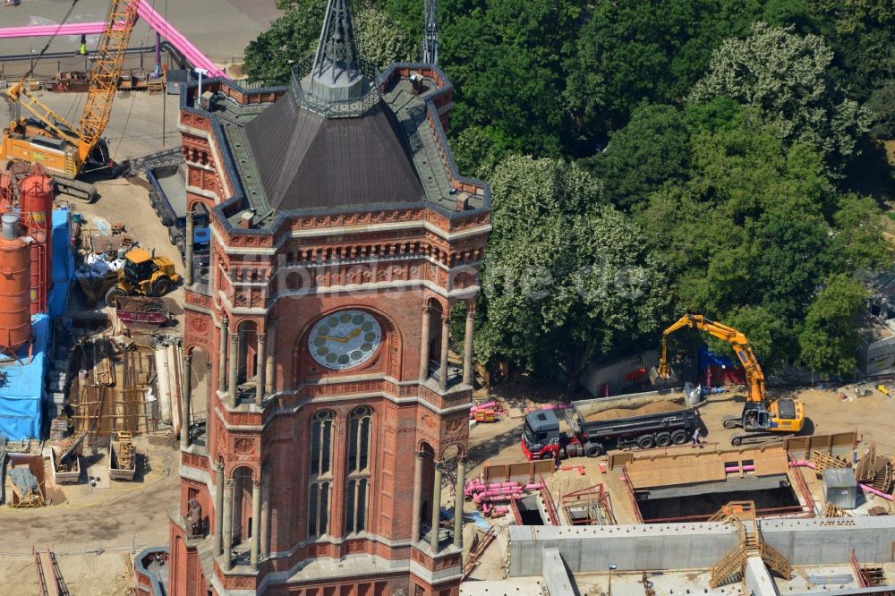 Luftaufnahme Berlin Mitte - Baustelle Neubau U-Bahnhof - Tunnel am Bahnhof Berliner Rathaus in Berlin-Mitte