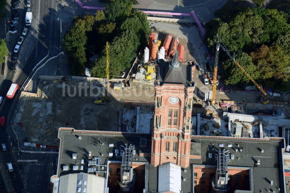 Berlin Mitte aus der Vogelperspektive: Baustelle Neubau U-Bahnhof - Tunnel am Bahnhof Berliner Rathaus in Berlin-Mitte