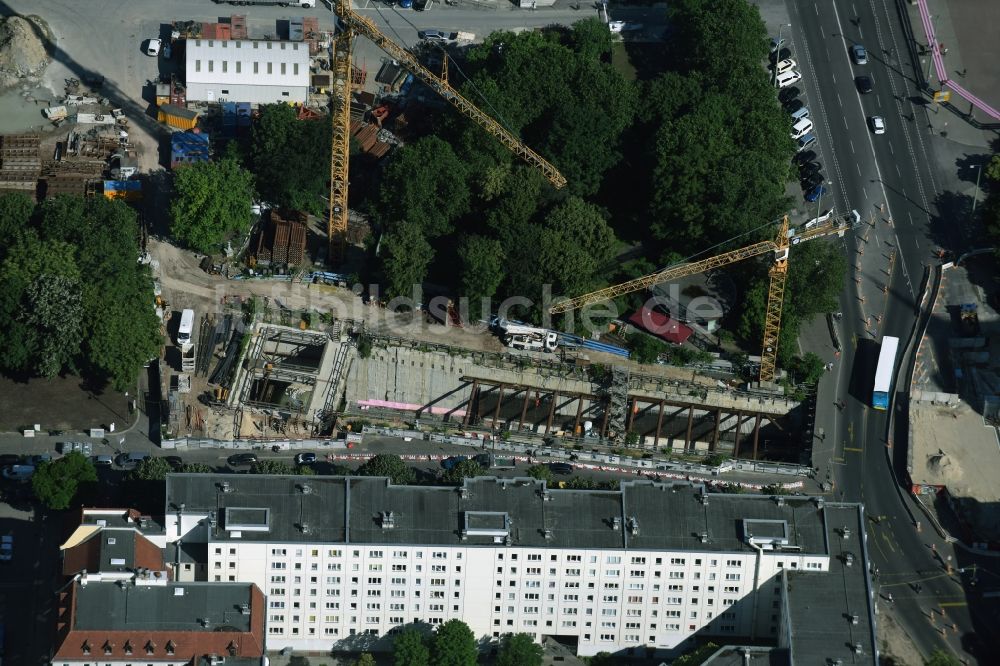 Luftbild Berlin - Baustelle Neubau U-Bahnhof - Tunnel am Bahnhof Berliner Rathaus in Berlin-Mitte