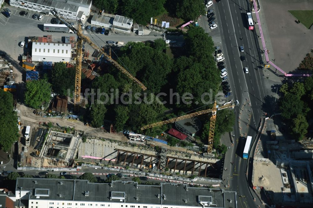 Luftaufnahme Berlin - Baustelle Neubau U-Bahnhof - Tunnel am Bahnhof Berliner Rathaus in Berlin-Mitte