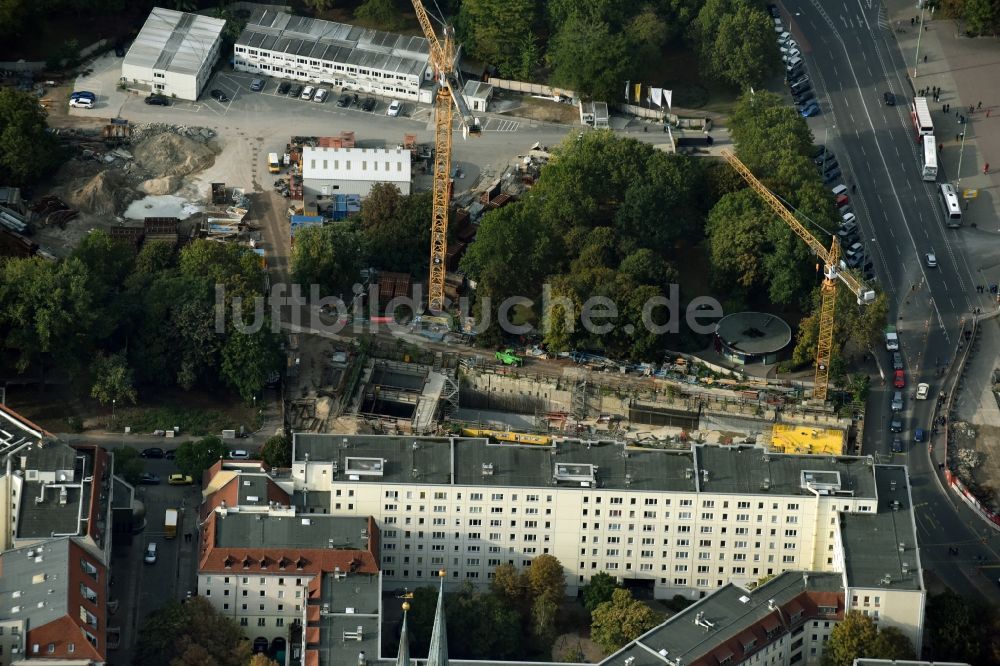 Berlin aus der Vogelperspektive: Baustelle Neubau U-Bahnhof - Tunnel am Bahnhof Berliner Rathaus in Berlin-Mitte