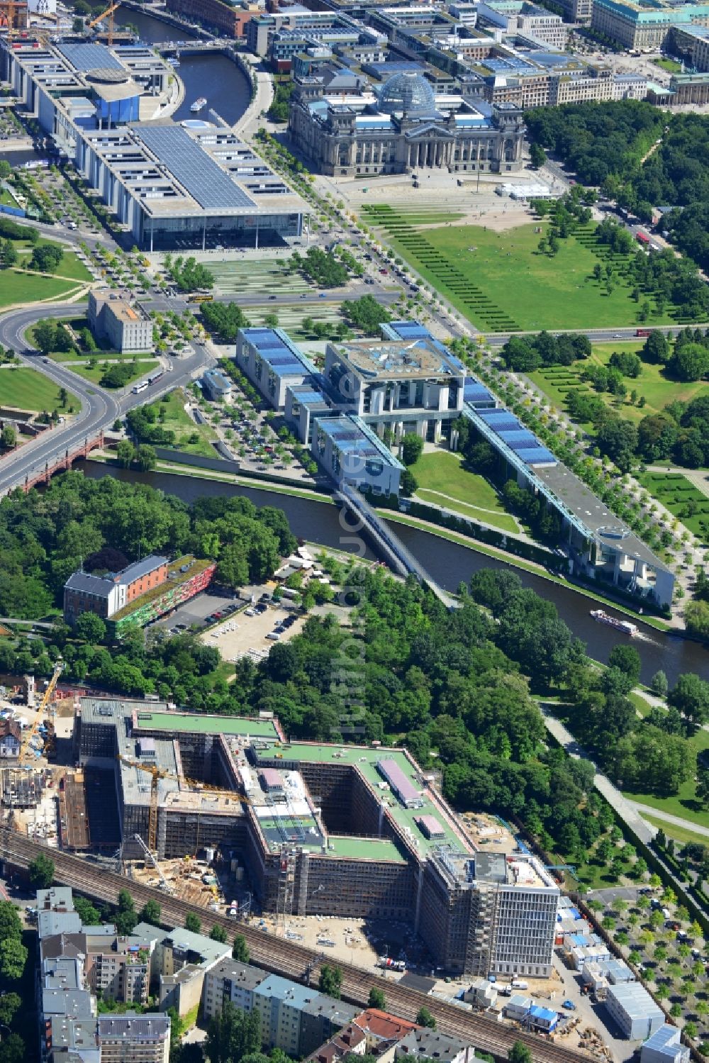 Berlin Moabit aus der Vogelperspektive: Baustelle für den Neubau des Bundesministeriums des Innern / Innenministerium in Berlin Moabit