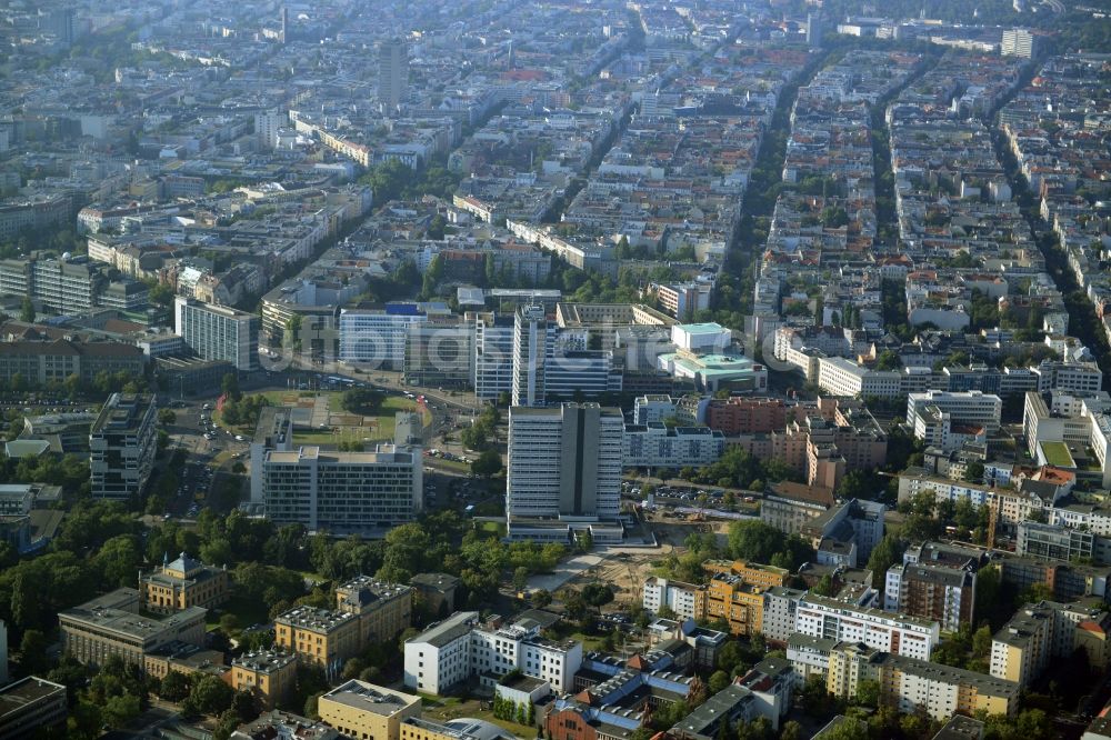 Berlin von oben - Baustelle für den Neubau Deutsche Bank Campus an der Otto-Suhr-Allee im Stadtteil Charlottenburg von Berlin