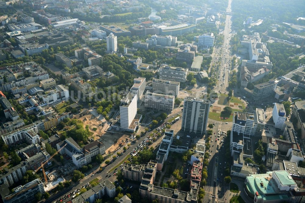 Berlin aus der Vogelperspektive: Baustelle für den Neubau Deutsche Bank Campus an der Otto-Suhr-Allee im Stadtteil Charlottenburg von Berlin